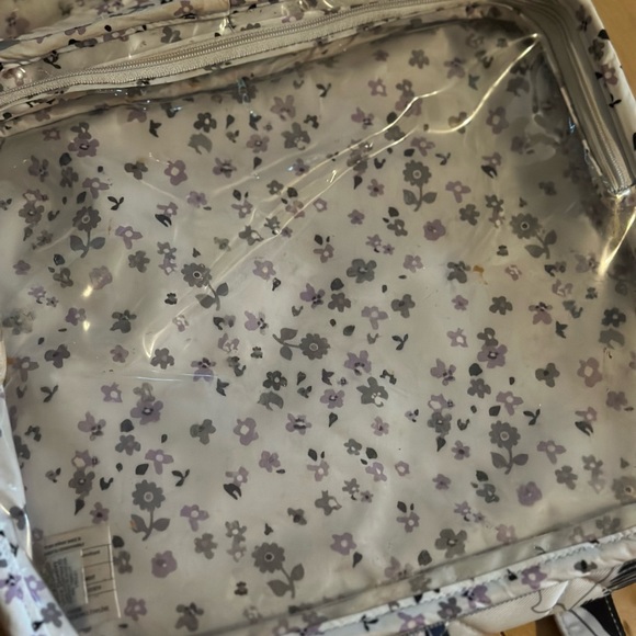 Vera Bradley, toiletry case, but used for a short time as a make up case - Picture 7 of 8